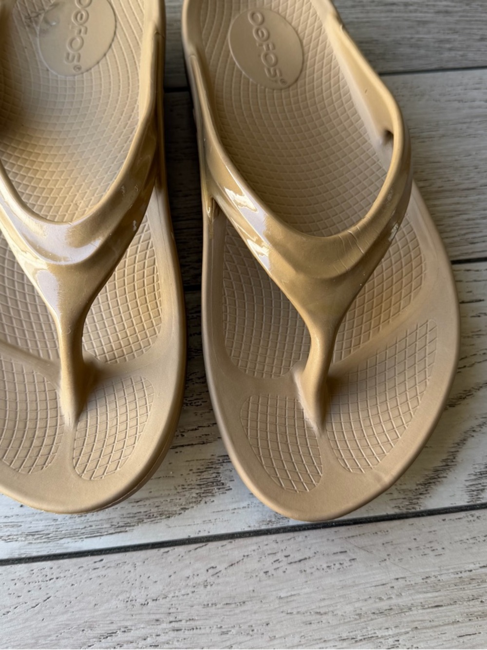OOFOS Thong Sandals in Taupe Neutral - Picture 3 of 4
